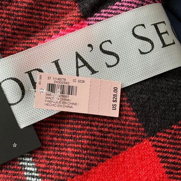 Victoria's Secret Winter Angel signature plaid scarf - new with tags. - Picture 3 of 6